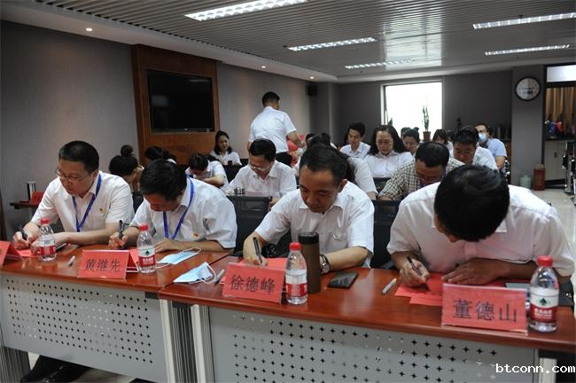 感悟思想伟力 永葆初心本色--必威平台网址党总支组织庆“七一”主题党日活动